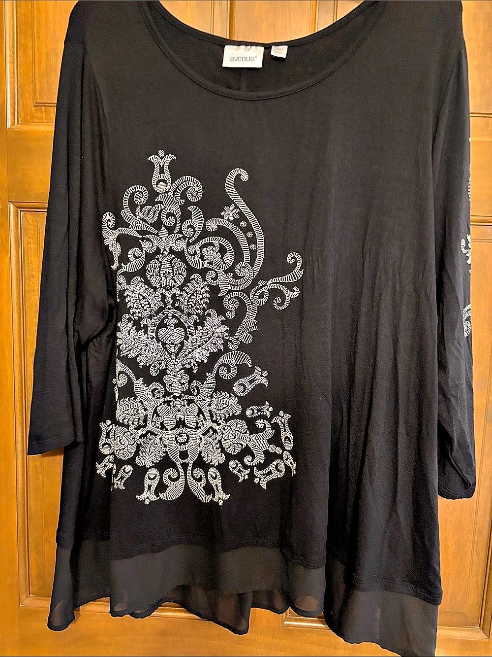 avenue Floral Tunic in Black & White Size 30/32 NWT